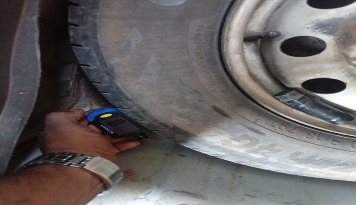 2011 Hyundai i10 ERA 1.1, Petrol, Manual, 1,28,742 km, tyre