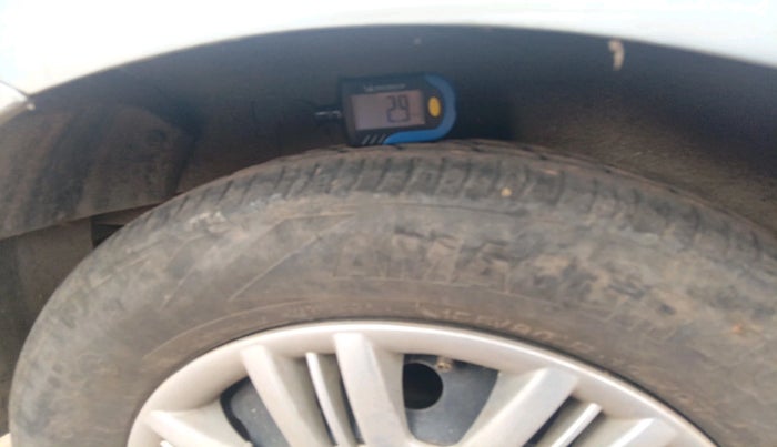 2011 Hyundai i10 ERA 1.1, Petrol, Manual, 1,28,742 km, tyre