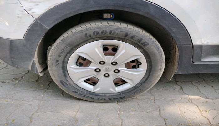 2016 Hyundai Creta BASE 1.6 PETROL, Petrol, Manual, 1,24,065 km, tyre