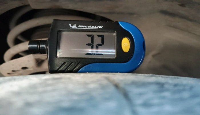 2011 Mercedes Benz E Class E 250 CDI ELEGANCE, Diesel, Automatic, 1,26,365 km, tyre