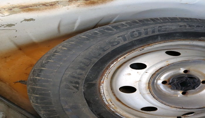 2011 Mahindra Verito D2 BS-III, Diesel, Manual, 1,97,427 km, tyre