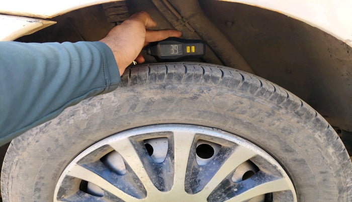 2011 Mahindra Verito D2 BS-III, Diesel, Manual, 1,97,427 km, tyre