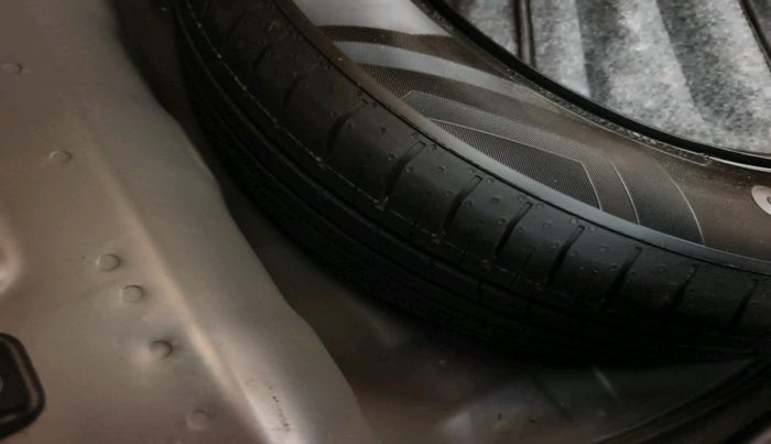 2020 Hyundai VENUE SX 1.0 TURBO, Petrol, Manual, 75,497 km, tyre