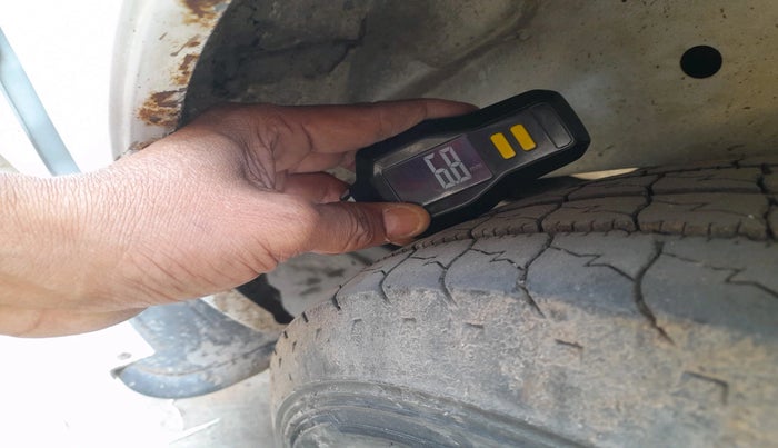 2015 Maruti Eeco 5 STR WITH A/C+HTR, Petrol, Manual, 99,309 km, tyre