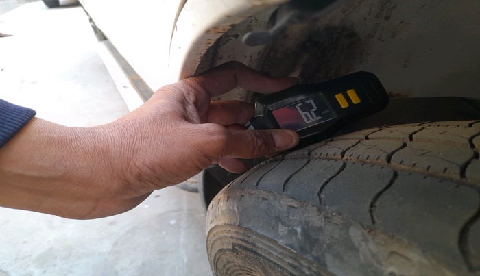 2015 Maruti Eeco 5 STR WITH A/C+HTR, Petrol, Manual, 99,309 km, tyre