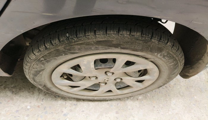 2017 Hyundai Grand i10 SPORTZ 1.2 KAPPA VTVT, Petrol, Manual, 1,07,445 km, tyre