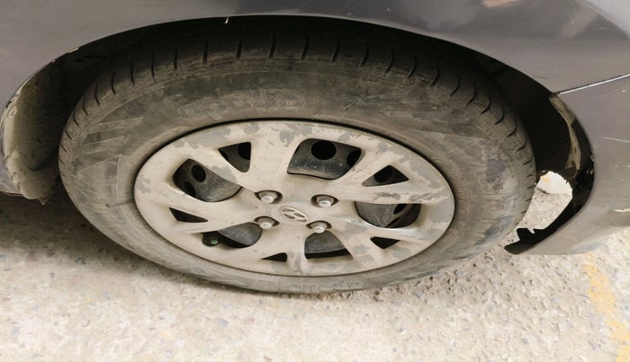 2017 Hyundai Grand i10 SPORTZ 1.2 KAPPA VTVT, Petrol, Manual, 1,07,445 km, tyre