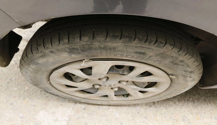 2017 Hyundai Grand i10 SPORTZ 1.2 KAPPA VTVT, Petrol, Manual, 1,07,445 km, tyre