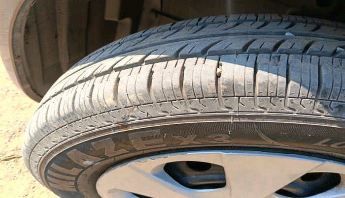 2013 Maruti Ritz VXI, Petrol, Manual, 74,910 km, tyre