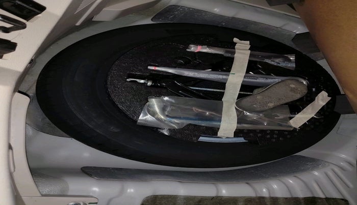 2025 Mahindra XUV400 EL Pro 39.4 KWH, Electric, Automatic, 13,512 km, tyre