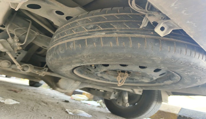 2010 Toyota Innova 2.5 G4 8 STR, Diesel, Manual, 1,59,551 km, tyre