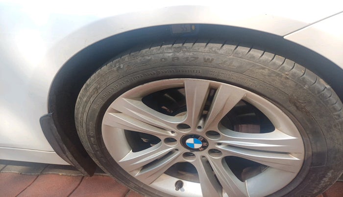 2013 BMW 3 Series 320D SPORTLINE, Diesel, Automatic, 1,23,543 km, tyre