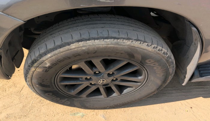 2012 Toyota Fortuner 3.0 4X4 MT, Diesel, Manual, 1,71,838 km, tyre