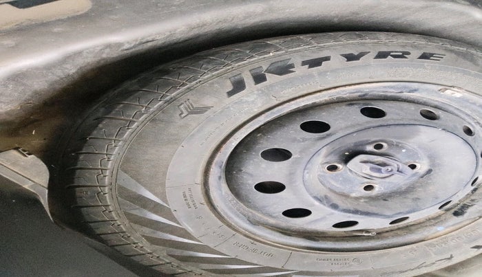 2023 Maruti Swift VXI, Petrol, Manual, 61,339 km, tyre