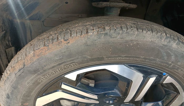 2022 Maruti BREZZA VXI SMART HYBRID, Petrol, Manual, 33,838 km, tyre