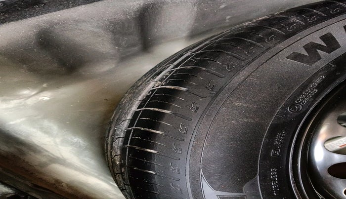 2022 Maruti BREZZA VXI SMART HYBRID, Petrol, Manual, 33,838 km, tyre