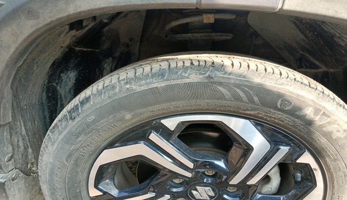 2022 Maruti BREZZA VXI SMART HYBRID, Petrol, Manual, 33,838 km, tyre