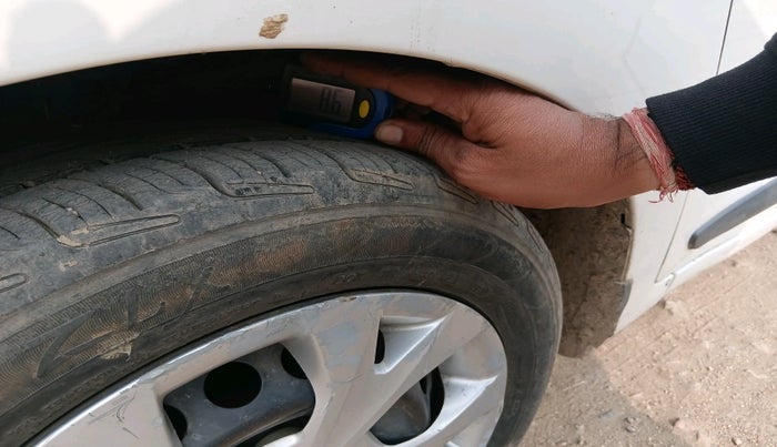 2015 Hyundai Grand i10 SPORTZ 1.1 CRDI, Diesel, Manual, 1,03,582 km, tyre