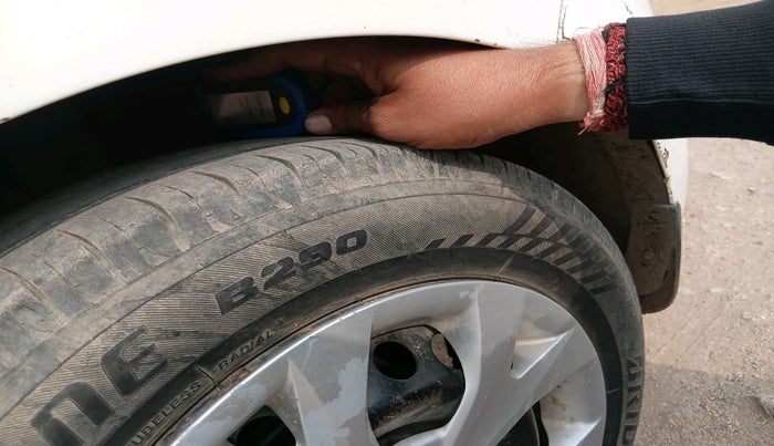 2015 Hyundai Grand i10 SPORTZ 1.1 CRDI, Diesel, Manual, 1,03,582 km, tyre