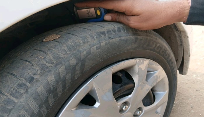 2015 Hyundai Grand i10 SPORTZ 1.1 CRDI, Diesel, Manual, 1,03,582 km, tyre