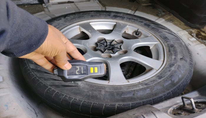 2012 Chevrolet Cruze LTZ, Diesel, Manual, 1,14,904 km, tyre