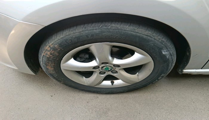 2012 Skoda Rapid ELEGANCE 1.6 TDI CR MT, Diesel, Manual, 1,53,048 km, tyre