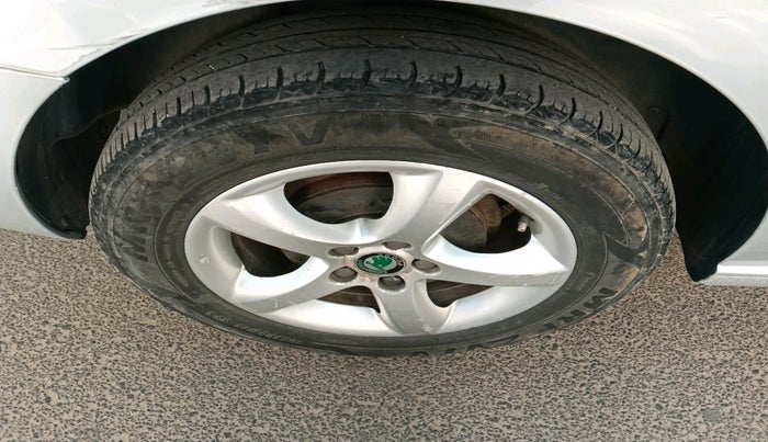 2012 Skoda Rapid ELEGANCE 1.6 TDI CR MT, Diesel, Manual, 1,53,048 km, tyre