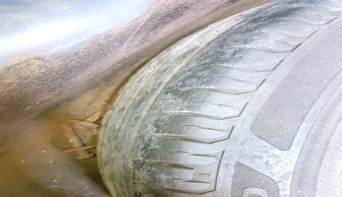 2017 Maruti Dzire VXI, Petrol, Manual, 53,398 km, tyre