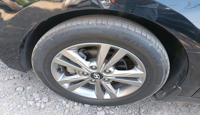2018 Hyundai New Elantra 1.6 SX (O) AT DIESEL, Diesel, Automatic, 1,44,555 km, tyre