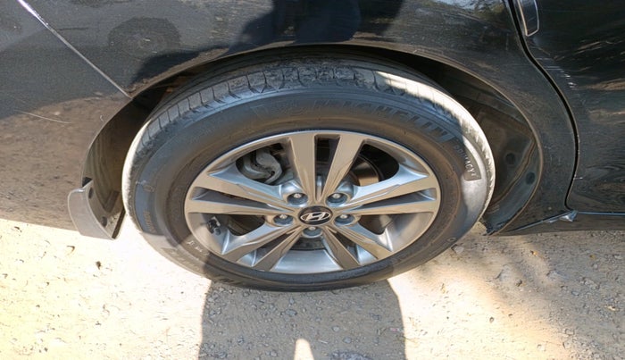 2018 Hyundai New Elantra 1.6 SX (O) AT DIESEL, Diesel, Automatic, 1,44,555 km, tyre