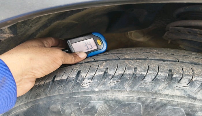 2023 Mahindra XUV300 W8 1.2 PETROL, Petrol, Manual, 28,175 km, tyre