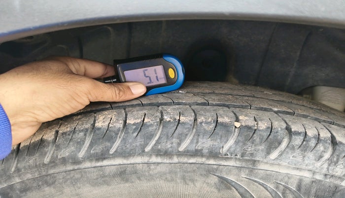 2023 Mahindra XUV300 W8 1.2 PETROL, Petrol, Manual, 28,175 km, tyre