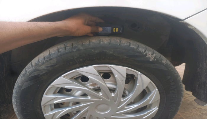 2011 Maruti Wagon R 1.0 LXI, Petrol, Manual, 1,77,980 km, tyre