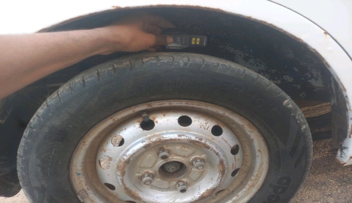 2011 Maruti Wagon R 1.0 LXI, Petrol, Manual, 1,77,980 km, tyre