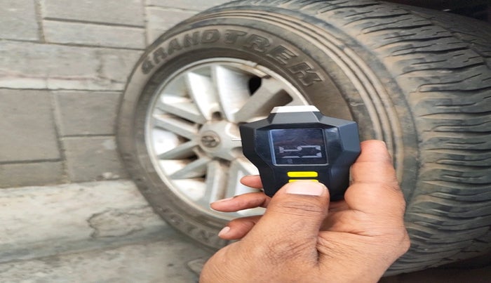 2012 Toyota Fortuner 3.0 4X2 MT, Diesel, Manual, 58,720 km, tyre