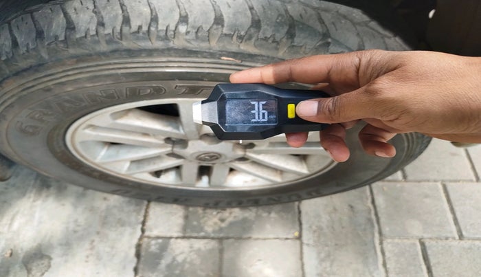 2012 Toyota Fortuner 3.0 4X2 MT, Diesel, Manual, 58,720 km, tyre