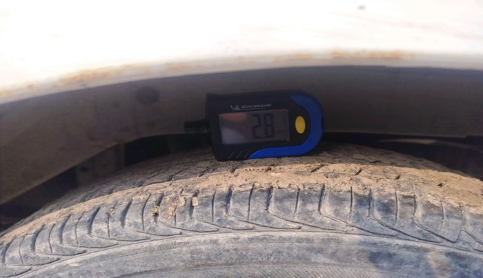 2015 Maruti Alto 800 LXI, Petrol, Manual, 32,483 km, tyre