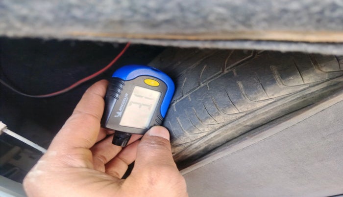 2015 Maruti Alto 800 LXI, Petrol, Manual, 32,483 km, tyre