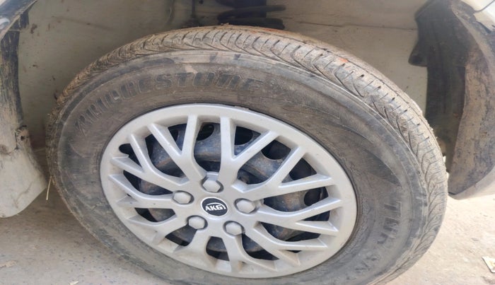 2015 Maruti Alto 800 LXI, Petrol, Manual, 32,483 km, tyre