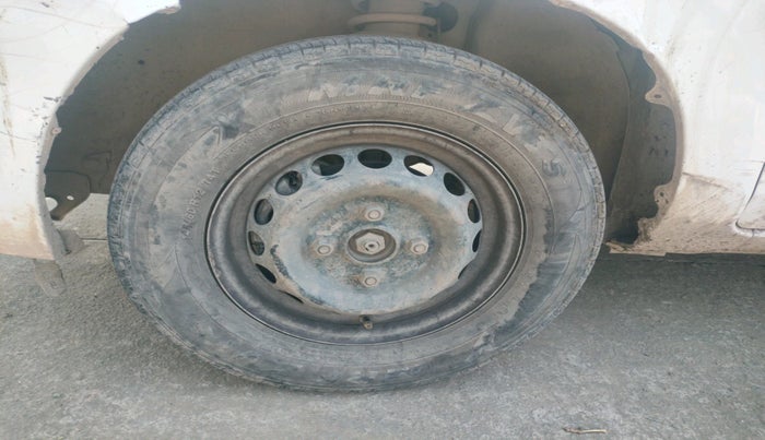 2017 Maruti Alto 800 LXI, Petrol, Manual, 1,98,039 km, tyre