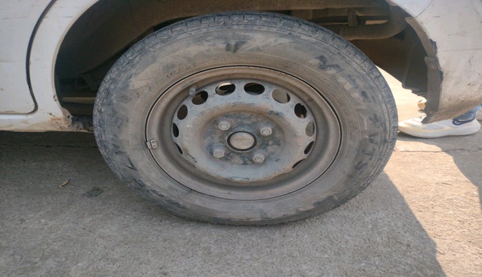 2017 Maruti Alto 800 LXI, Petrol, Manual, 1,98,039 km, tyre