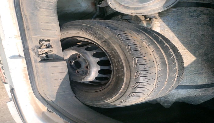 2017 Maruti Alto 800 LXI, Petrol, Manual, 1,98,039 km, tyre