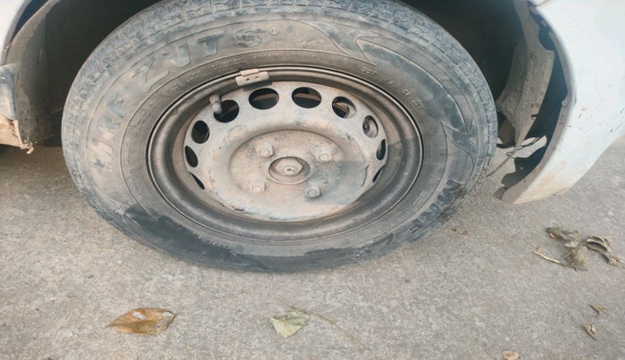 2017 Maruti Alto 800 LXI, Petrol, Manual, 1,98,039 km, tyre