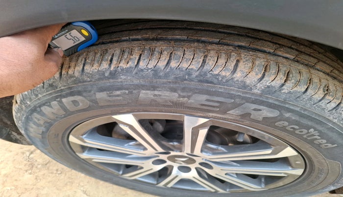 2023 Mahindra XUV700 AX 7 P AT 7 STR, Petrol, Automatic, 11,538 km, tyre