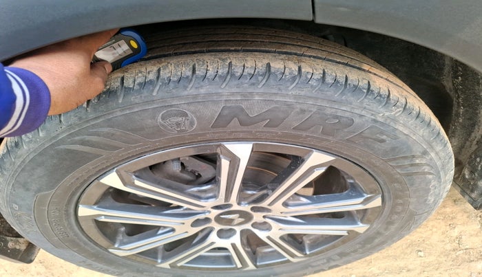 2023 Mahindra XUV700 AX 7 P AT 7 STR, Petrol, Automatic, 11,538 km, tyre