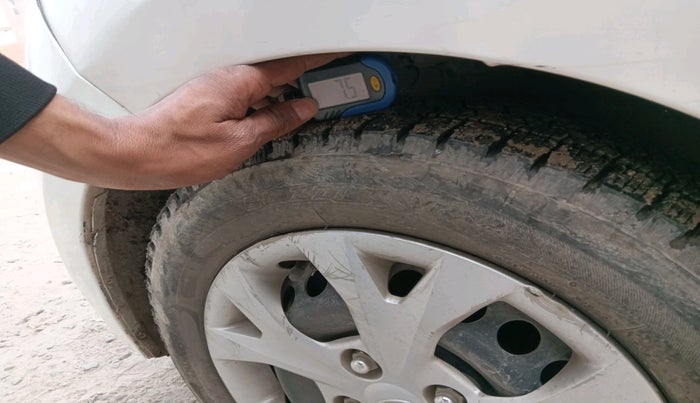 2016 Hyundai Grand i10 1.2 SPORTZ PRIME EDITION VTVT, CNG, Manual, 7,00,020 km, tyre