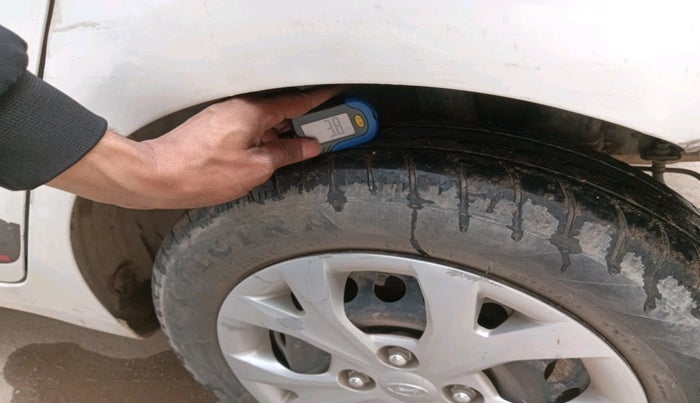 2016 Hyundai Grand i10 1.2 SPORTZ PRIME EDITION VTVT, CNG, Manual, 7,00,020 km, tyre