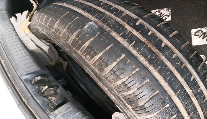 2016 Hyundai Grand i10 1.2 SPORTZ PRIME EDITION VTVT, CNG, Manual, 7,00,020 km, tyre