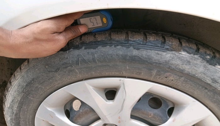 2016 Hyundai Grand i10 1.2 SPORTZ PRIME EDITION VTVT, CNG, Manual, 7,00,020 km, tyre