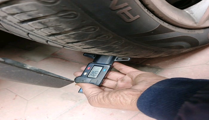 2020 Renault Kwid RXT 1.0 AMT (O), Petrol, Automatic, 31,889 km, tyre